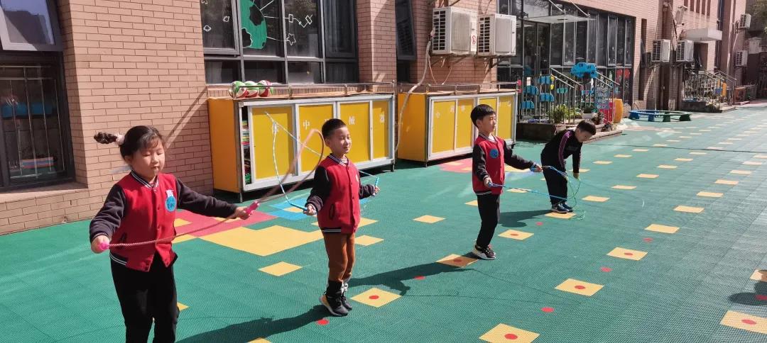 【贝乐集团】贝乐幸福里幼儿园开展春季校园幼儿体智能活动